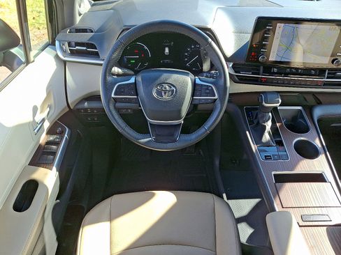 Certified 2023 Toyota Sienna XLE image 12