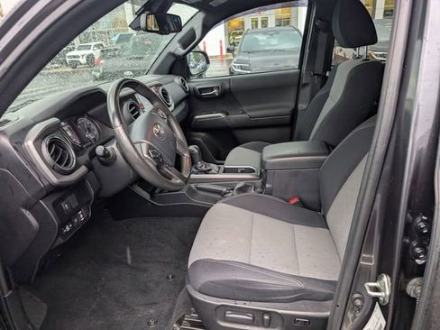 Used 2020 Toyota Tacoma TRD Sport AWD/4WD image 14