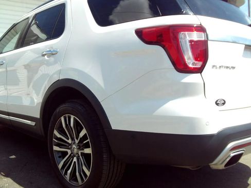 Used 2016 Ford Explorer Platinum AWD/4WD image 4