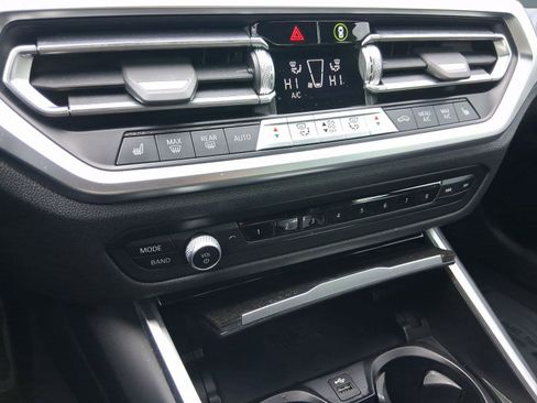 Used 2022 BMW 330e xDrive w/ M Sport Package image 27