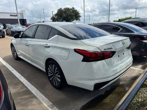 Used 2025 Nissan Altima 2.5 SV FWD image 4
