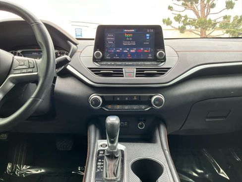Used 2022 Nissan Altima 2.5 SR FWD image 15