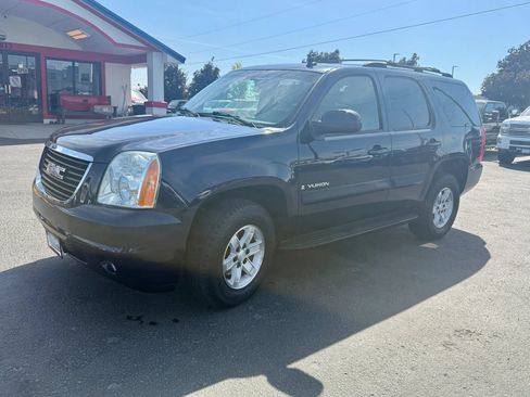 Used 2007 GMC Yukon SLT w/ SLT Preferred Equipment Group AWD/4WD image 1