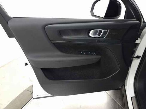 Certified 2023 Volvo XC40 Recharge Ultimate w/ Protection Package Premier image 17