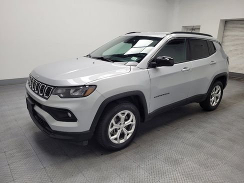 Used 2024 Jeep Compass Latitude image 2