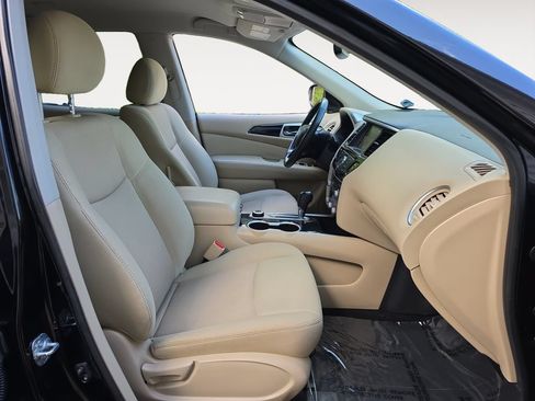 Used 2020 Nissan Pathfinder SV AWD/4WD image 15