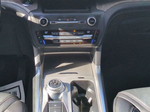 Used 2020 Ford Explorer Platinum image 18