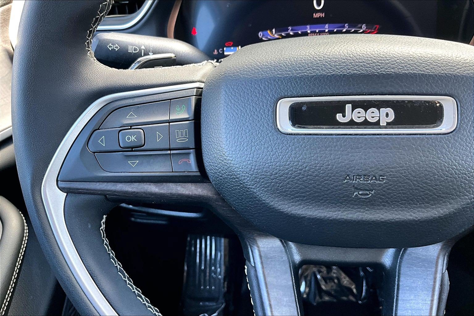 Used 2023 Jeep Grand Cherokee L Limited RWD image 18