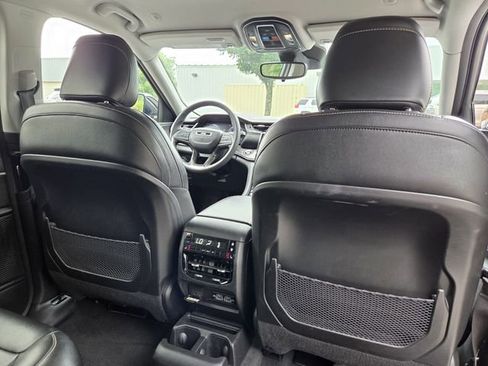Used 2023 Jeep Grand Cherokee L Limited AWD/4WD image 21