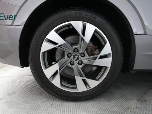 Used 2021 Audi e-tron Prestige w/ Prestige Package image 19
