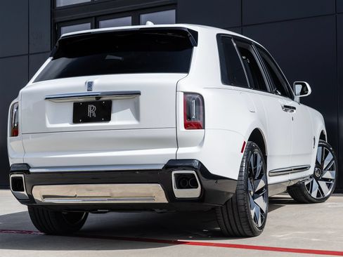 New 2026 Rolls-Royce Cullinan AWD/4WD image 2
