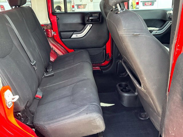 Used 2018 Jeep Wrangler Unlimited Sahara w/ Connectivity Group AWD/4WD image 17