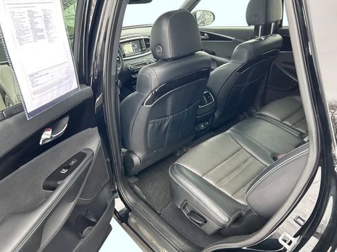 Used 2019 Kia Sorento SX image 26