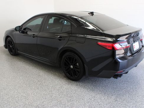 Used 2025 Toyota Camry SE w/ Convenience Package FWD image 9
