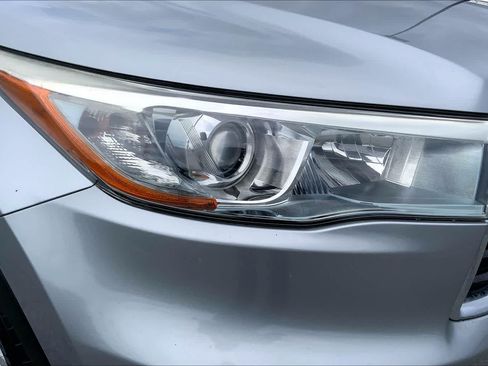 Used 2016 Toyota Highlander LE FWD image 27