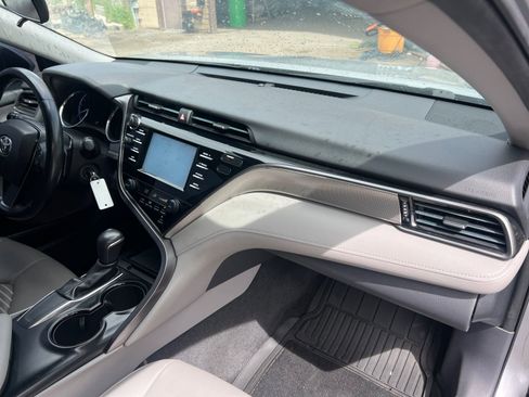 Used 2019 Toyota Camry SE FWD image 16
