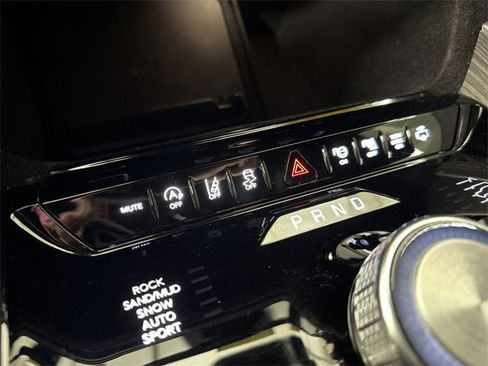 Used 2022 Jeep Wagoneer Series III w/ Premium Group I image 30