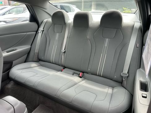 Used 2024 Hyundai Elantra SEL FWD image 25