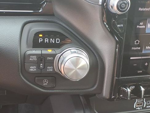 New 2026 RAM 1500 Laramie AWD/4WD image 32