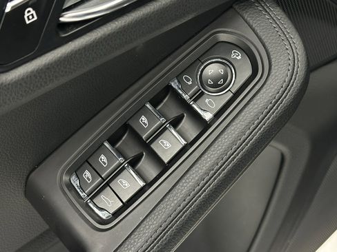 Certified 2024 Porsche Macan image 28