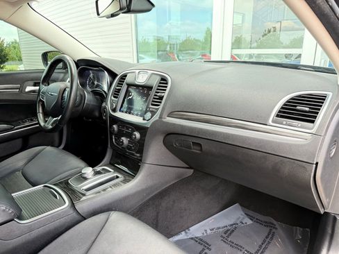 Used 2020 Chrysler 300 Touring w/ Driver Convenience Group RWD image 26