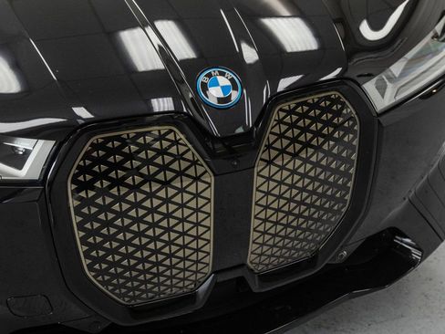 Used 2023 BMW iX xDrive50 w/ Premium Package image 10