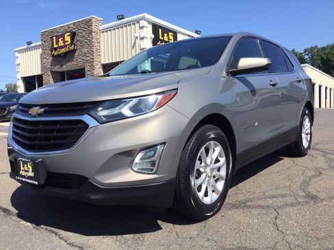 Used 2018 Chevrolet Equinox LT AWD/4WD image 2