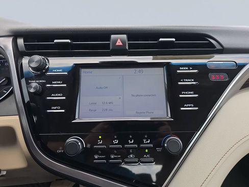 Used 2018 Toyota Camry LE FWD image 23