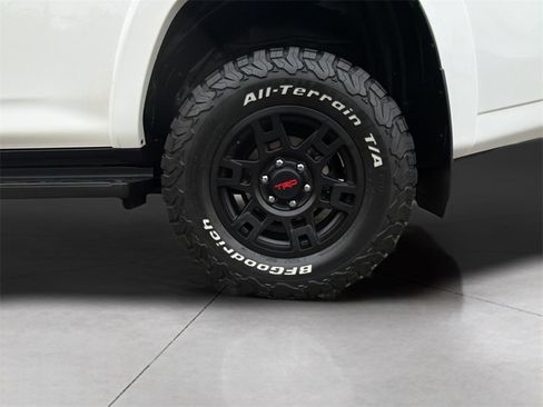 Used 2018 Toyota 4Runner TRD Off-Road Premium image 39