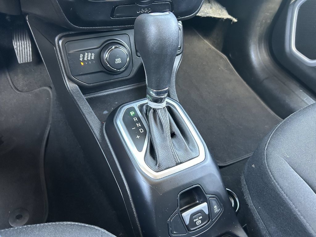 Used 2019 Jeep Renegade Sport w/ Sport Appearance Group AWD/4WD image 30