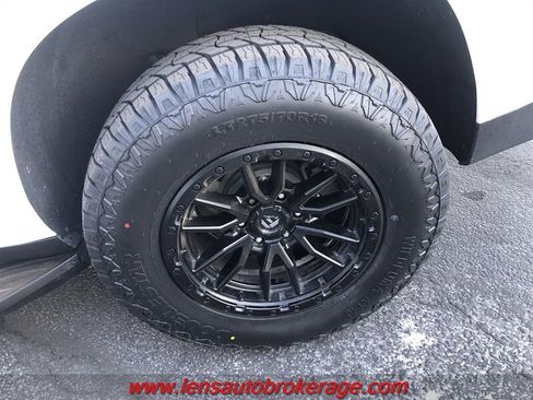 Used 2022 GMC Yukon XL SLE w/ Gmc Pro Safety Plus Package RWD image 29