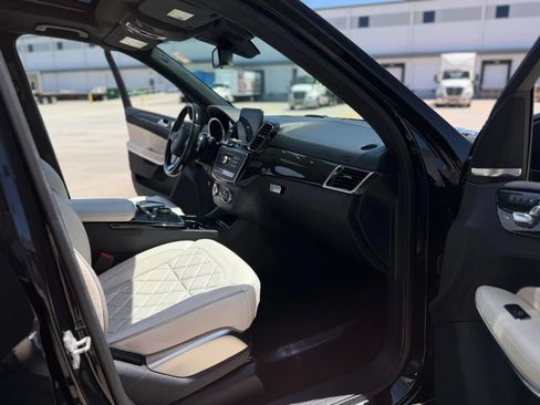 Used 2017 Mercedes-Benz GLS 550 4MATIC image 29