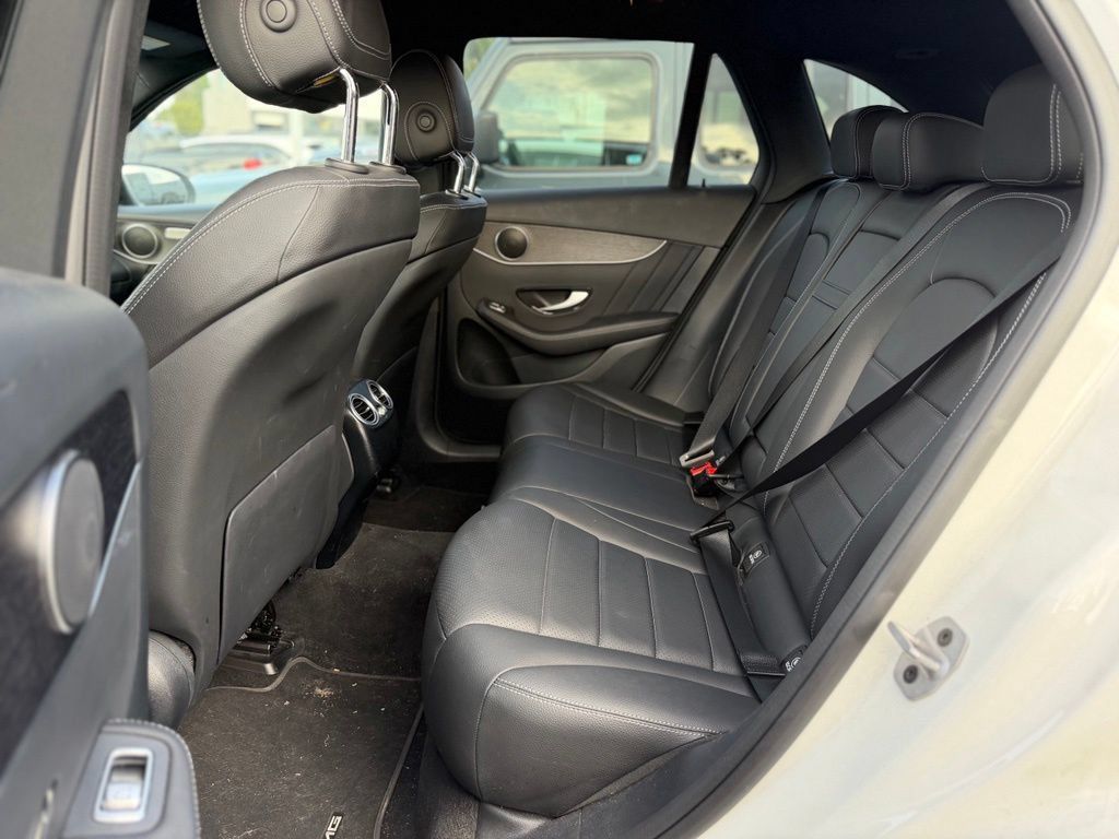 Used 2022 Mercedes-Benz GLC 300 4MATIC image 4