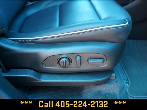 Used 2023 Chevrolet Traverse Premier AWD/4WD image 21