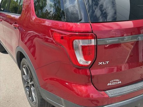 Used 2018 Ford Explorer XLT w/ Equipment Group 202A image 7