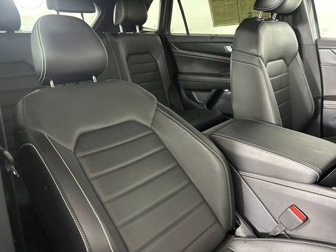 Used 2025 Volkswagen Atlas Cross Sport SEL AWD/4WD image 27