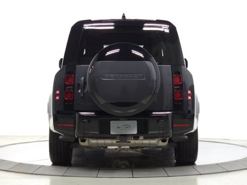Used 2024 Land Rover Defender 130 X-Dynamic SE AWD/4WD image 5