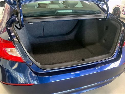 Used 2018 Honda Accord EX image 17