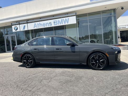 Used 2026 BMW 760i xDrive w/ Executive Package AWD/4WD image 9
