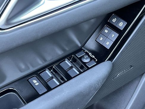 Used 2025 Land Rover Range Rover Velar Dynamic SE image 13
