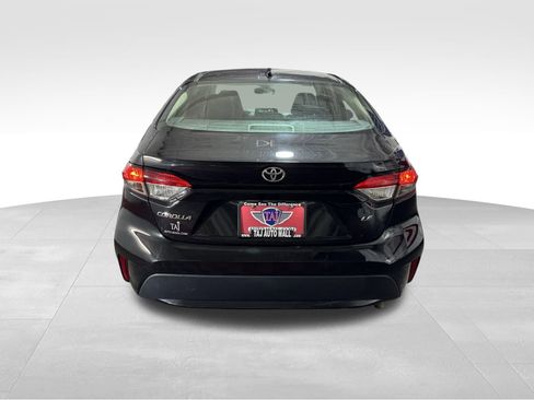 Used 2021 Toyota Corolla LE image 5