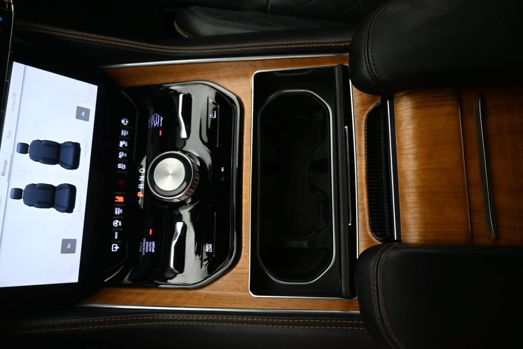 Used 2024 Jeep Grand Wagoneer L Series III AWD/4WD image 20