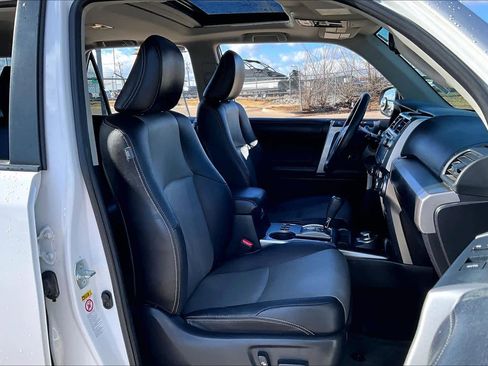 Used 2016 Toyota 4Runner SR5 Premium image 8