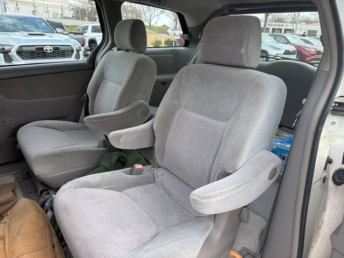 Used 2008 Toyota Sienna CE image 9