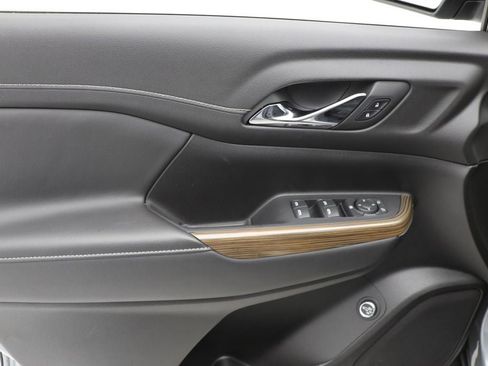 Used 2023 GMC Acadia SLE w/ Driver Convenience Package image 15