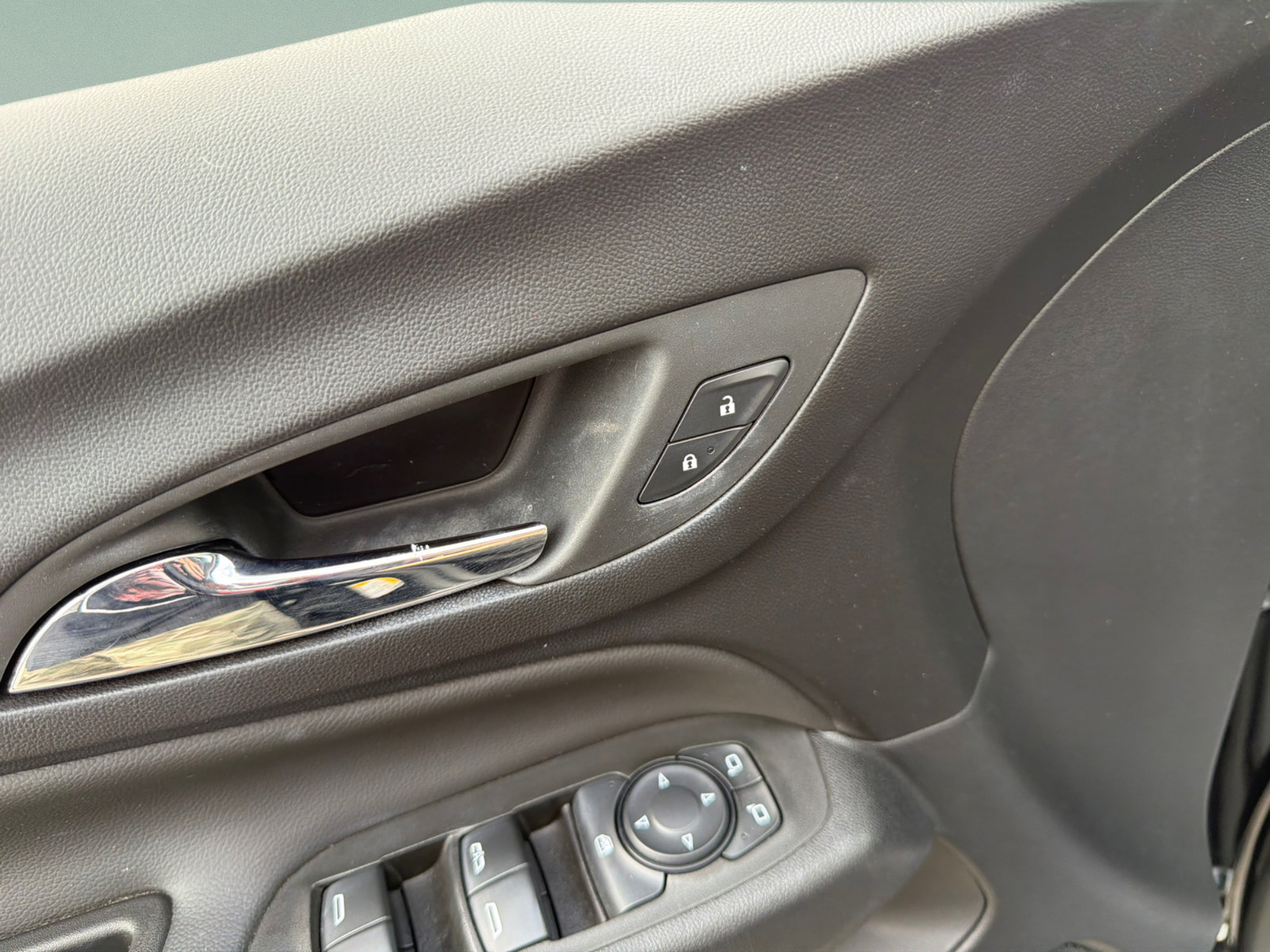 Used 2024 Chevrolet Equinox LT FWD image 17