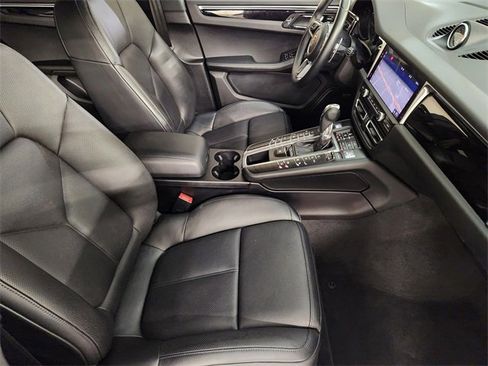 Used 2019 Porsche Macan image 3