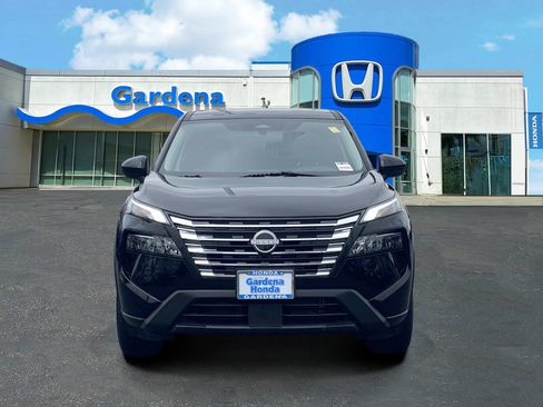 Used 2025 Nissan Rogue SV AWD/4WD image 2