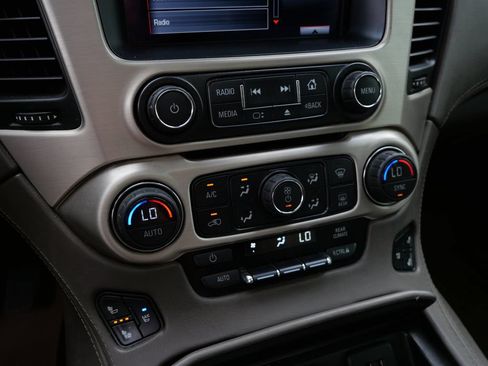 Used 2015 GMC Yukon XL Denali w/ Premium Package AWD/4WD image 32