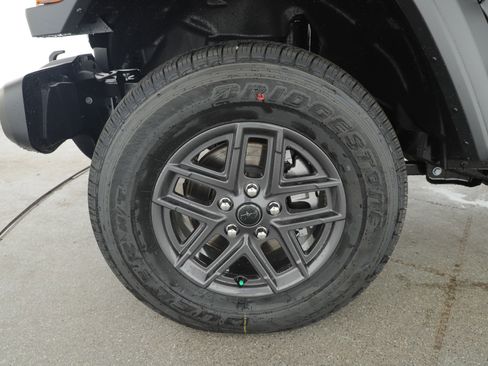 New 2025 Jeep Gladiator Sport image 8